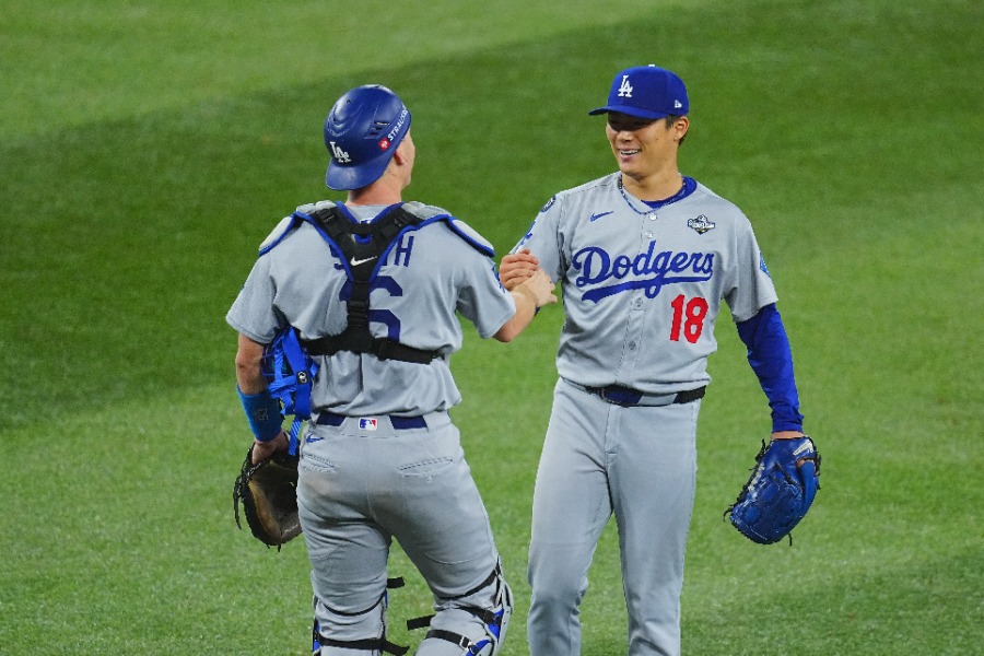 ブルージェイズ戦で力投したドジャース・山本由伸【写真:荒川祐史】