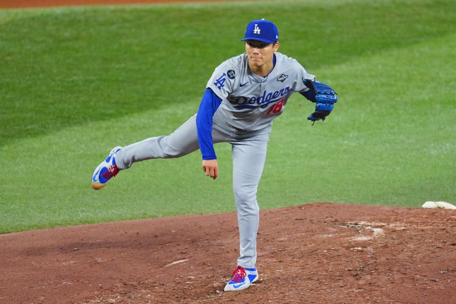 ブルージェイズ戦で力投したドジャース・山本由伸【写真：荒川祐史】