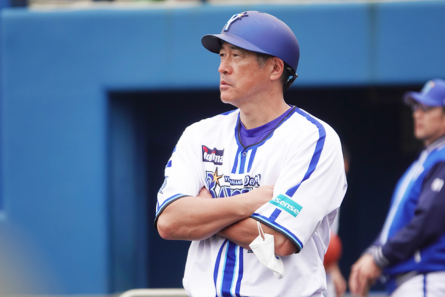 退団を発表した石井琢朗コーチ【写真：町田利衣】