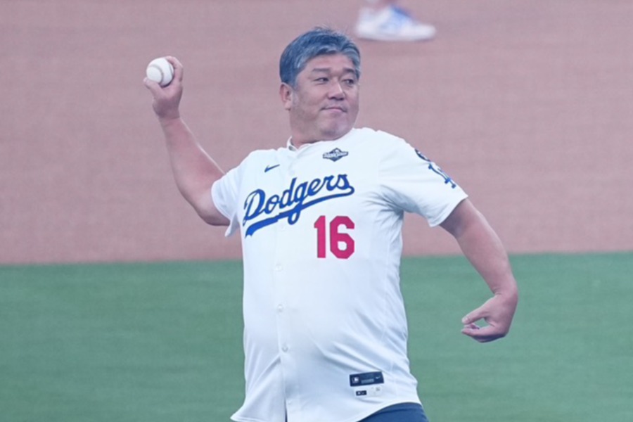 始球式に登場したドジャースOBの野茂英雄氏【写真：荒川祐史】