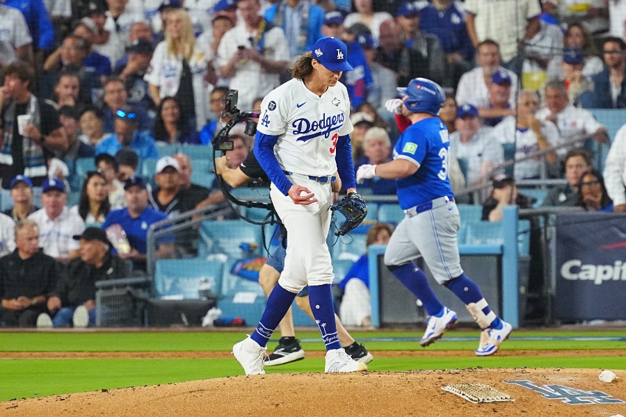 被弾したドジャースのタイラー・グラスノー【写真：荒川祐史】