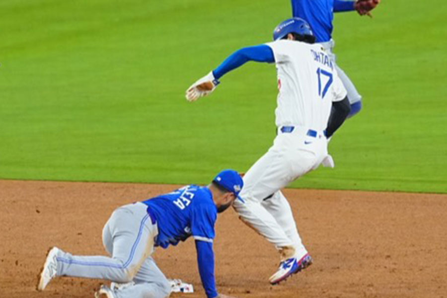 Bジェイズ戦の9回、申告敬遠で出塁後に盗塁死したドジャース・大谷翔平【写真：ロイター】