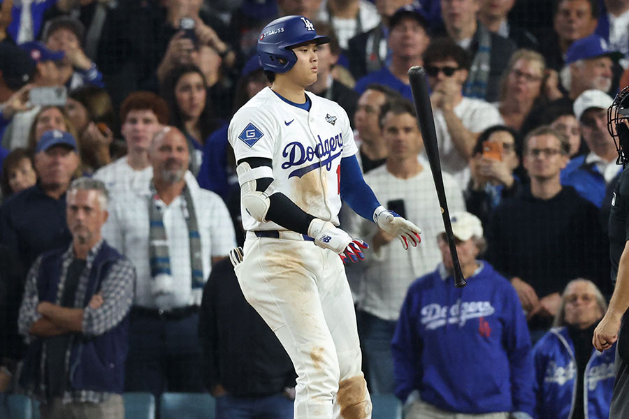 Bジェイズ戦の11回、申告敬遠で出塁したドジャース・大谷翔平【写真：ロイター】