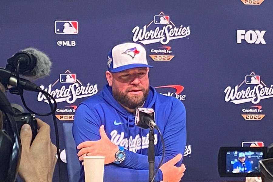 試合後取材に応じたBジェイズのジョン・シュナイダー監督【写真:真柴健】