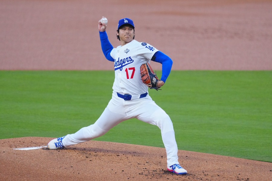 ブルージェイズ戦で力投するドジャース・大谷翔平【写真：荒川祐史】