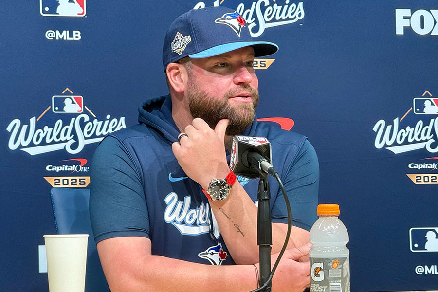 試合後、取材に応じたBジェイズのジョン・シュナイダー監督【写真：小谷真弥】