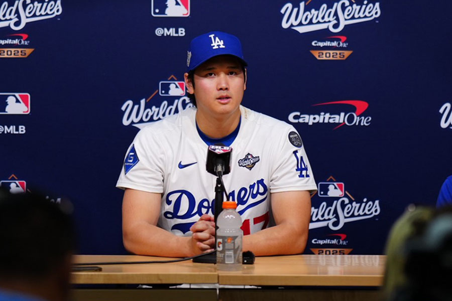 試合後の会見に出席したドジャース・大谷翔平【写真：荒川祐史】