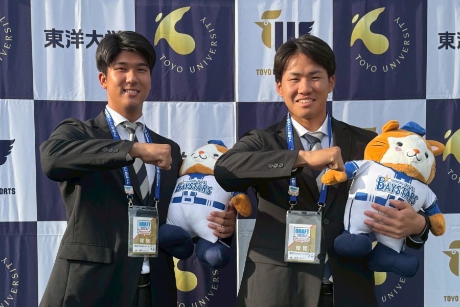 DeNAからドラフト2位指名を受けた東洋大・島田舜也(左)と同3位の東洋大・宮下朝陽【写真:編集部】