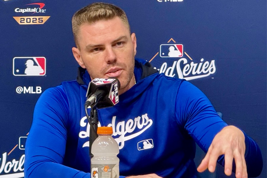 会見で質問に答えるドジャースのフレディ・フリーマン【写真:小谷真弥】