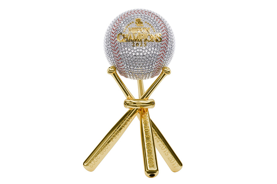 優勝記念グッズとして発表された1億2000万円の「Diamond Jewel Ball」【画像：球団提供】
