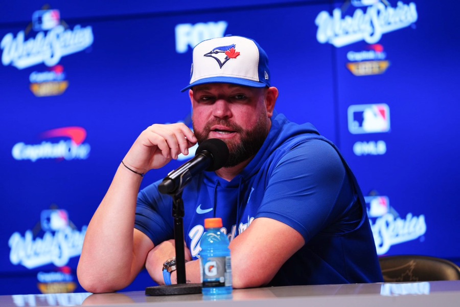 会見で質問に答えるブルージェイズのジョン・シュナイダー監督【写真：荒川祐史】