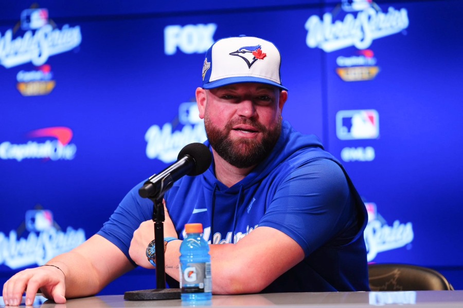会見で質問に答えるブルージェイズのジョン・シュナイダー監督【写真：荒川祐史】