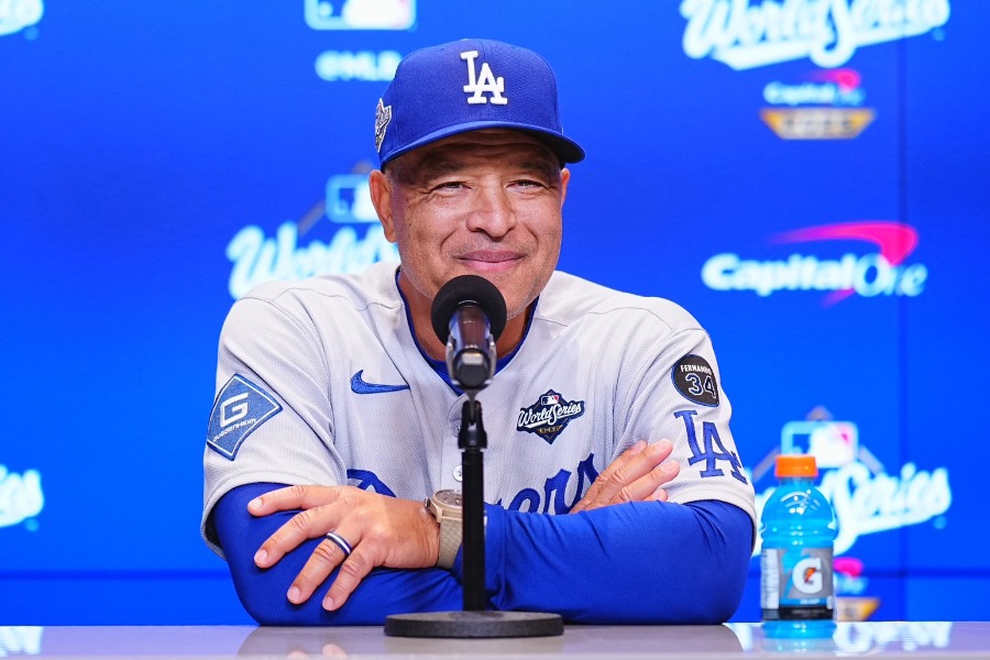 会見で質問に答えるドジャースのデーブ・ロバーツ監督【写真:荒川祐史】