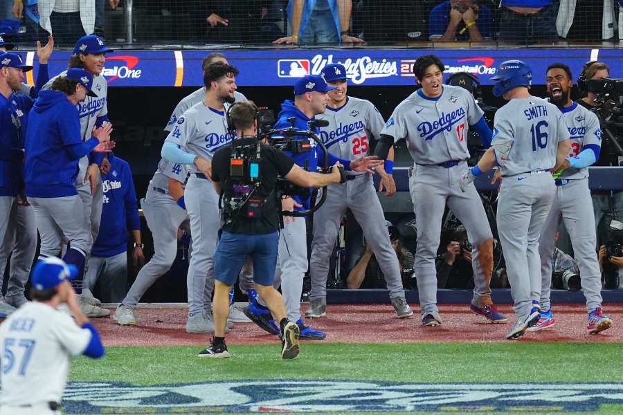 スミスに「マジで泣いた」 由伸が緊急登板→延長11回に衝撃弾「うおお