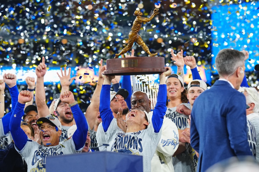 WS連覇を達成し歓喜するドジャースナイン【写真:荒川祐史】