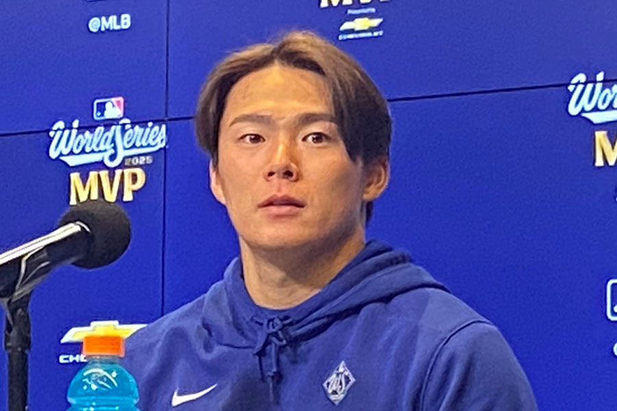 試合後の会見に出席したドジャース・山本由伸【写真:真柴健】
