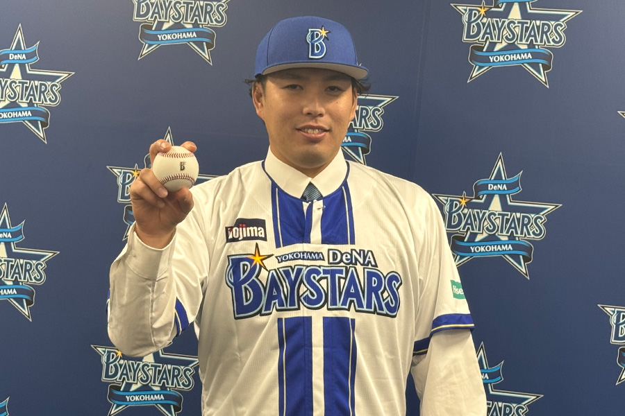 入団会見を行ったDeNA・馬場皐輔【写真：町田利衣】