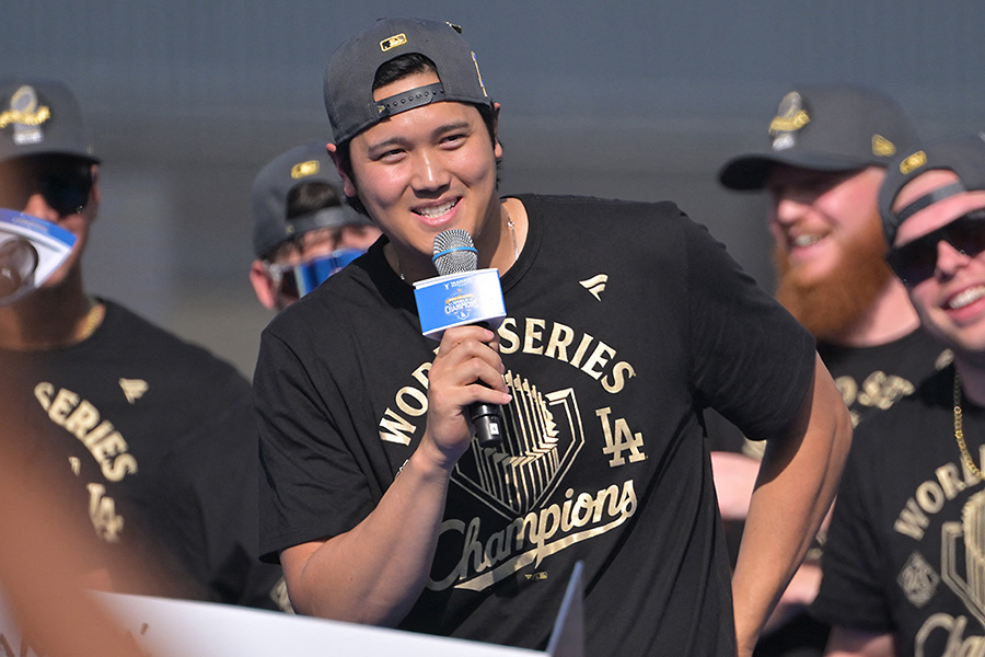 スピーチを行ったドジャース・大谷翔平【写真：ロイター】
