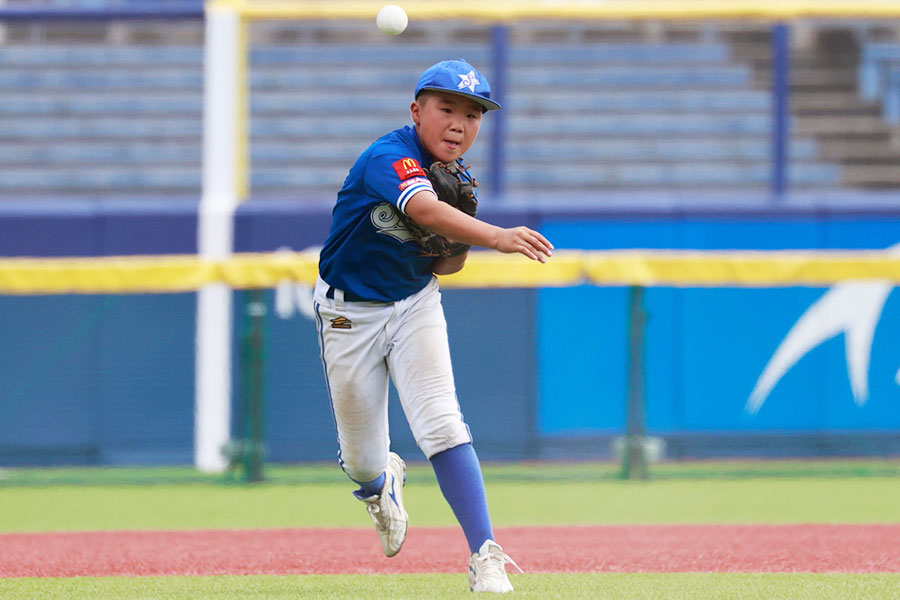 軽快な守備も長曽根の武器の一つだ【写真：小池義弘】