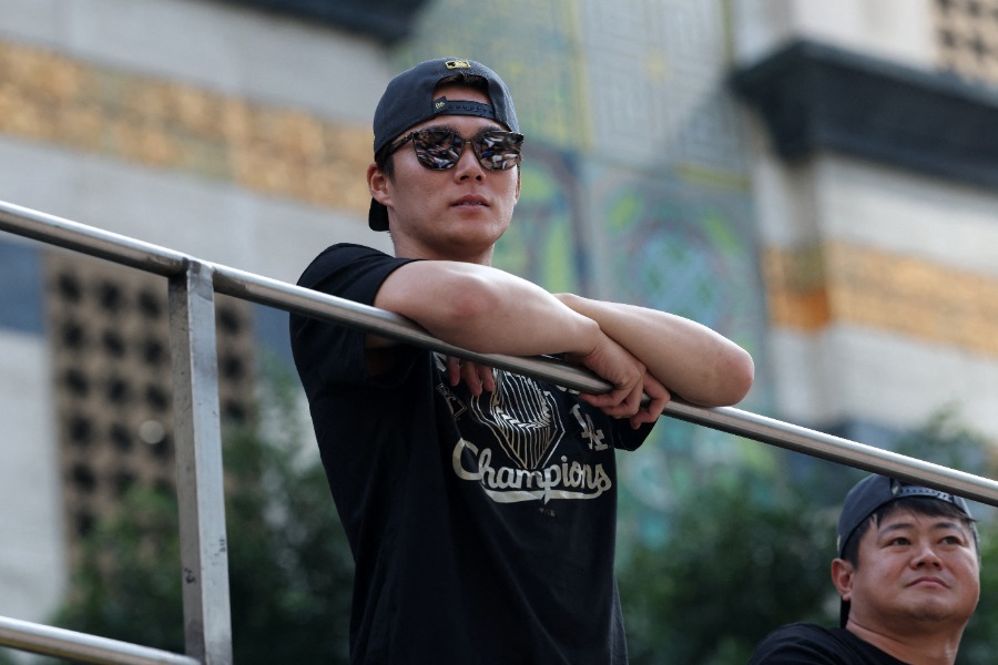 パレードに参加したドジャース・山本由伸【写真：ロイター】