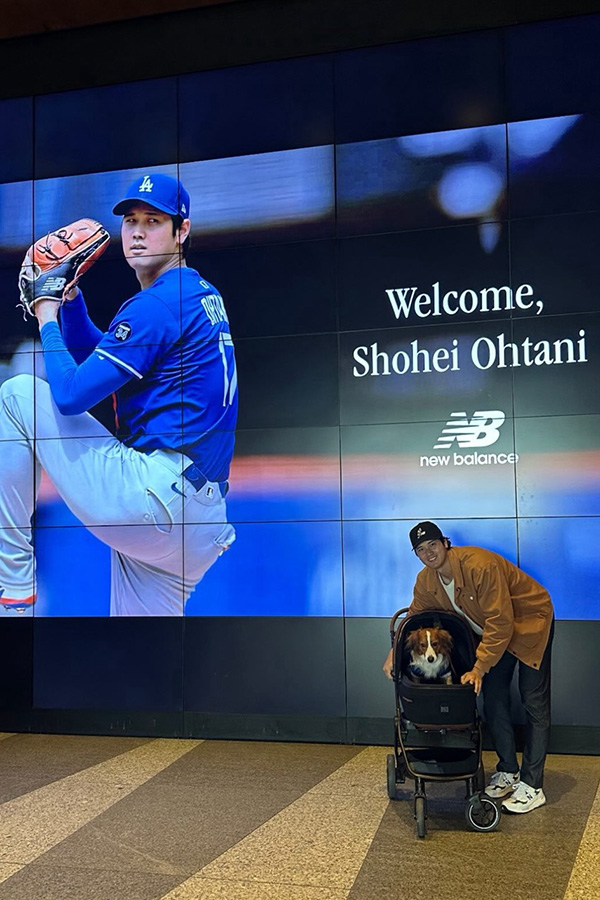 ドジャース・大谷翔平が公開したデコピンとの投稿（写真はスクリーンショット）