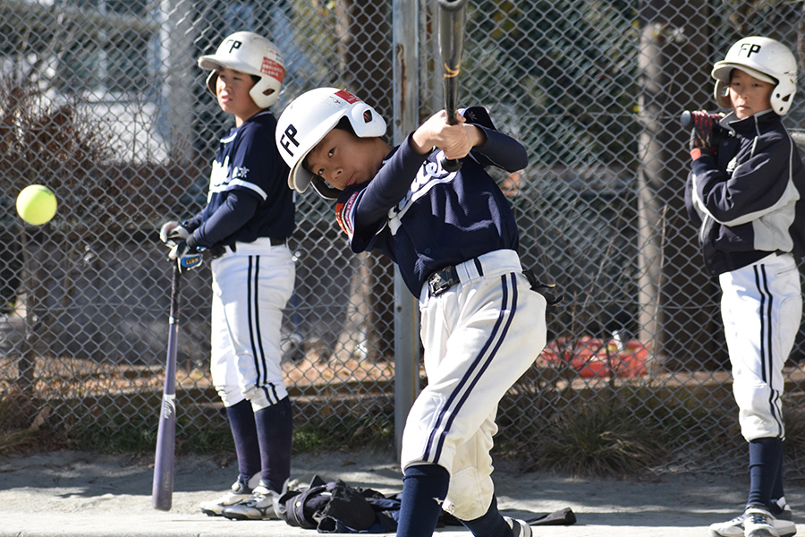 不動パイレーツの「サンドボール打ち」の様子【写真：高橋幸司】