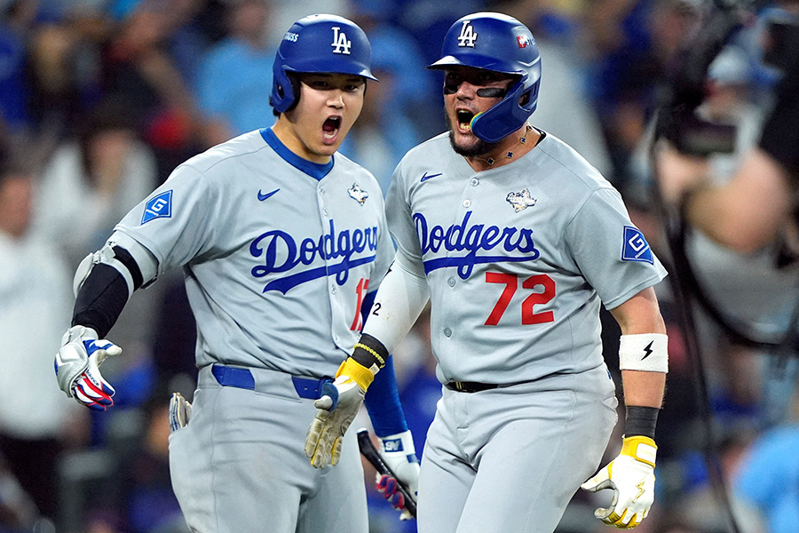 ドジャース・大谷翔平とミゲル・ロハス（右）【写真：ロイター】