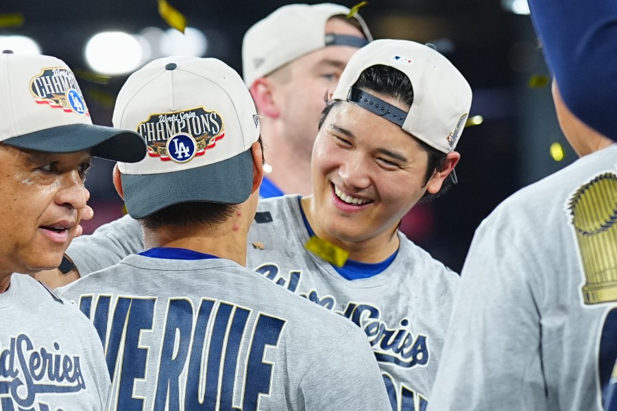 世界一を祝うドジャース・大谷翔平【写真：荒川祐史】