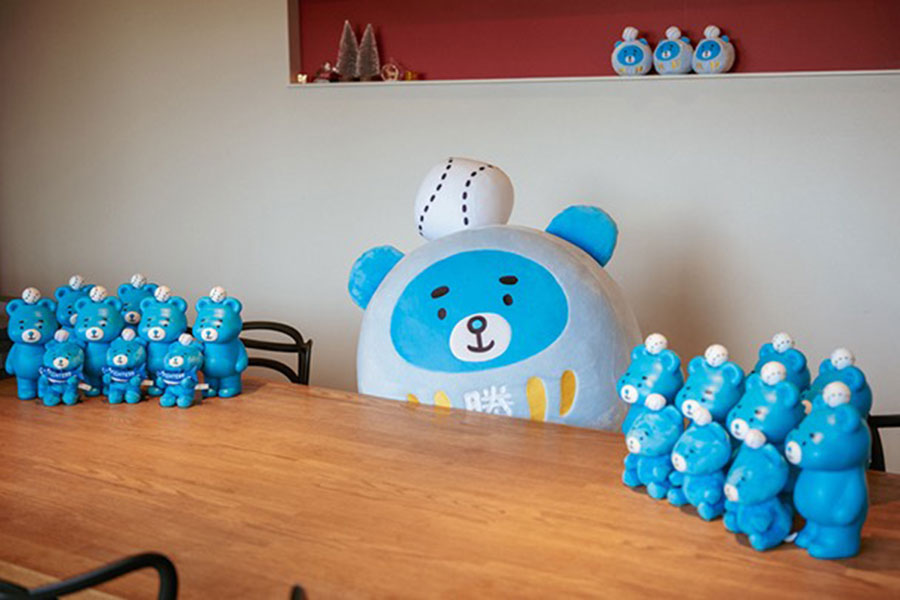 えふたんだるまとダイニングテーブルでまったり 【画像提供:POWERSTATION】