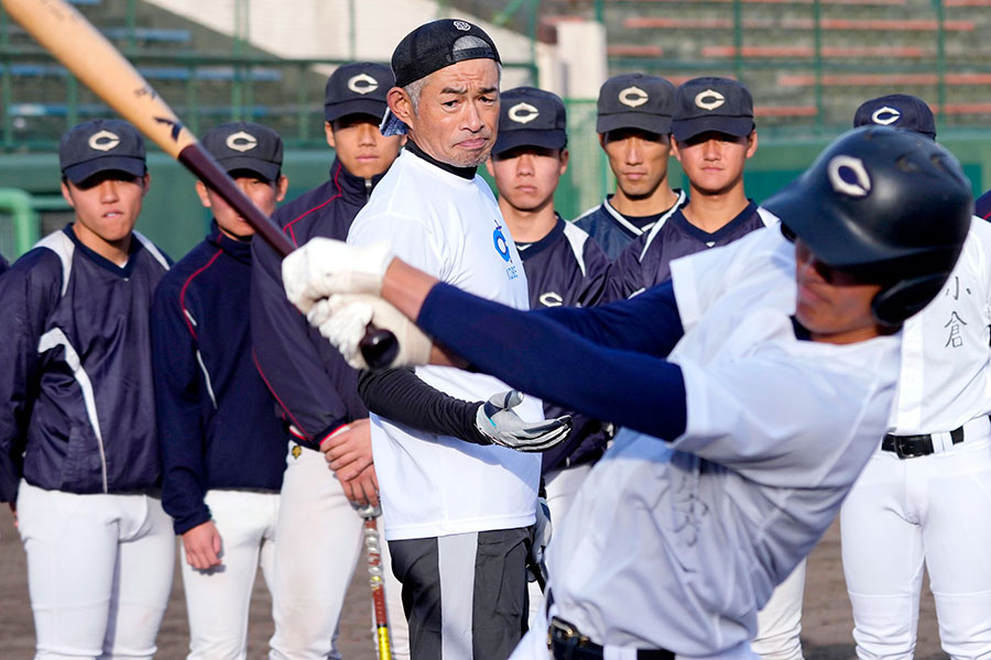 高校生を指導するイチロー氏【写真:代表撮影】