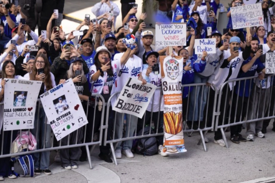 日本人3選手へ向けた日本語の手書きボードの写真（右端）【写真提供：ロサンゼルス ドジャース/キャリー・ジョルダーノ】