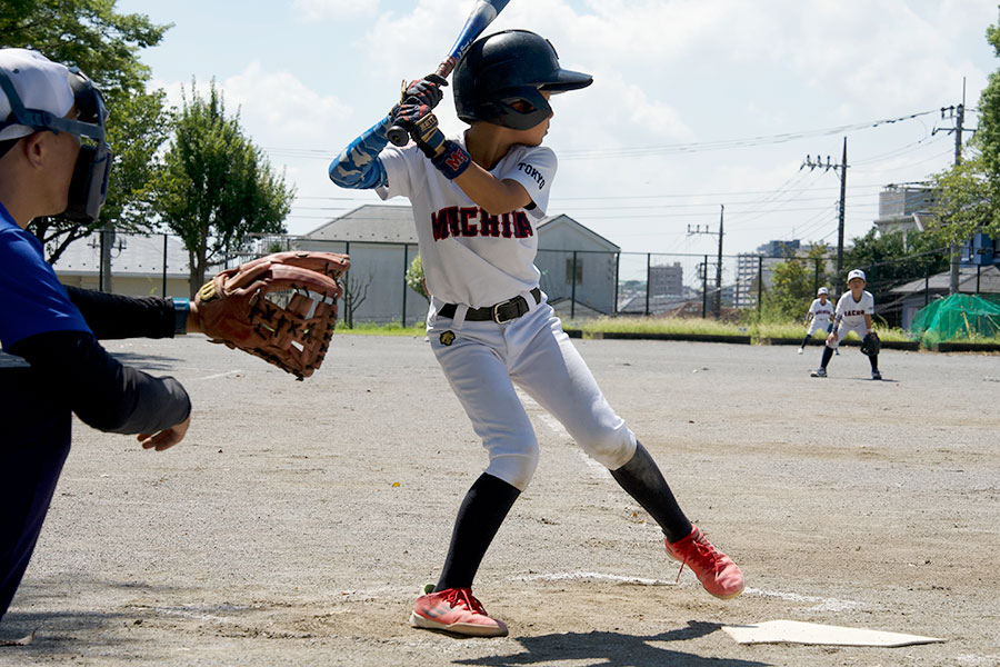 低学年でも打球が飛ばせるようになる打撃ドリルとは（写真はイメージ）