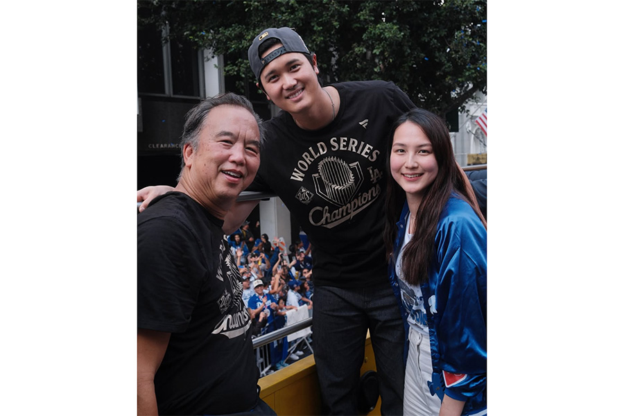 スーフー氏が公開した大谷夫妻との3ショット【写真提供：ジョン・スーフー/ドジャース】