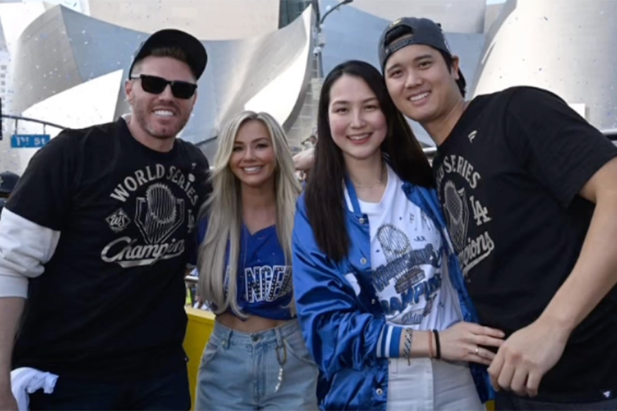 スーフー氏が撮影した大谷夫妻とフリーマン夫妻【写真提供：ジョン・スーフー/ドジャース】