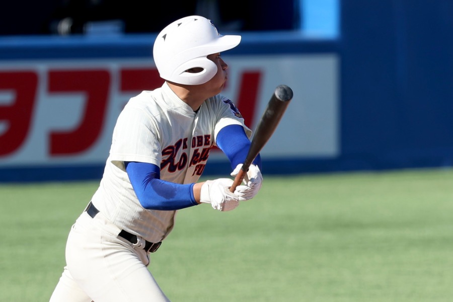 2ランを放った神戸国際大付・川中鉄平【写真：加治屋友輝】