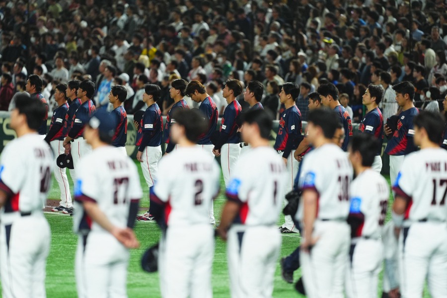 日韓戦に両国のレジェンドも来場した【写真:小林靖】