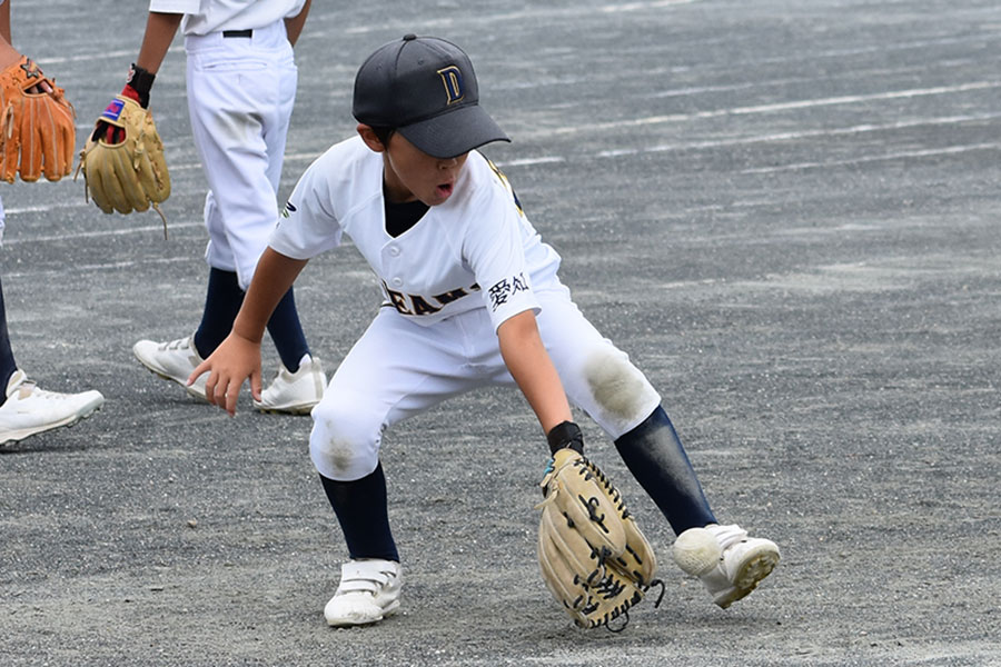 小学生が逆シングル捕球を身につけるべき理由とは(写真はイメージ)