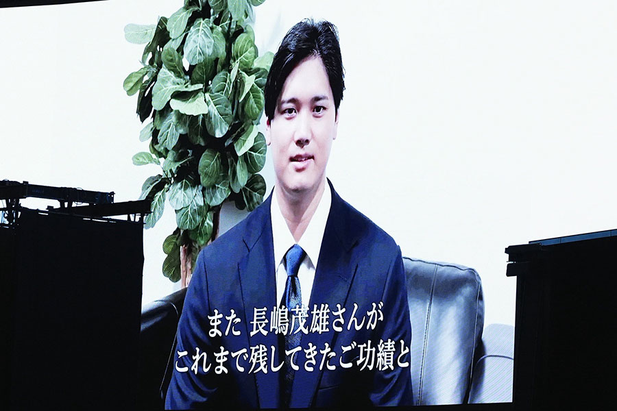 ビデオでの追悼メッセージを届けたドジャース・大谷翔平【写真:小林靖】