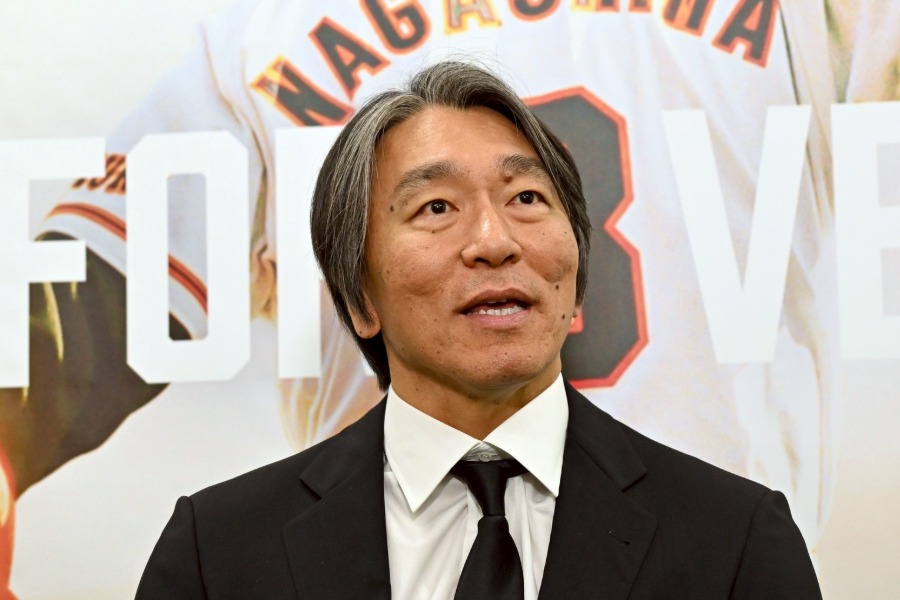 取材に対応する松井秀喜氏【写真提供：読売新聞社】