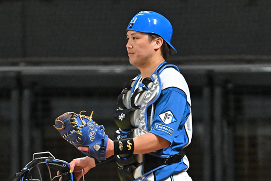 日本ハムから阪神にトレード移籍した伏見寅威【写真:球団提供】