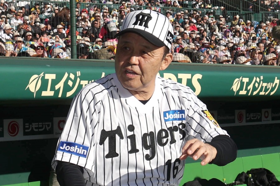 ファン感謝デーに登場した阪神前監督でオーナー付顧問の岡田彰布氏【写真提供:産経新聞社】