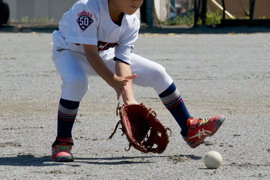 ゴロを“捕る前”にエラーを防ぐ守備ドリルとは（写真はイメージ）