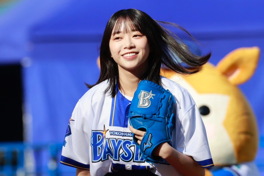 日向坂46の山口陽世さんが始球式に登場【写真：小池義弘】