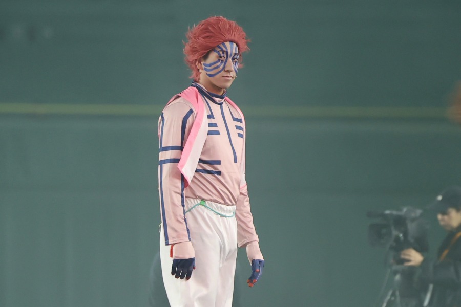「鬼滅の刃」のコスプレをする巨人・大勢【写真：加治屋友輝】