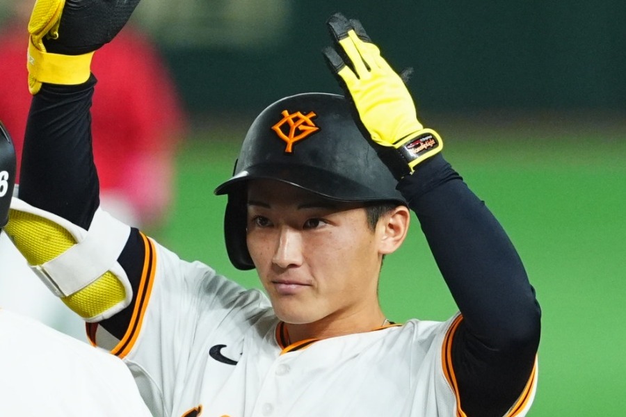 巨人・浦田俊輔【写真:小林靖】