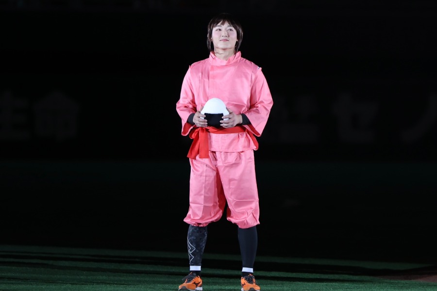 コスプレをした浦田俊輔【写真:加治屋友輝】