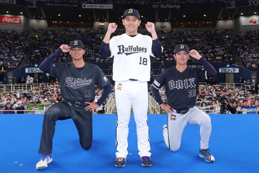 来季着用する新ユニホームを発表【写真提供:産経新聞社】