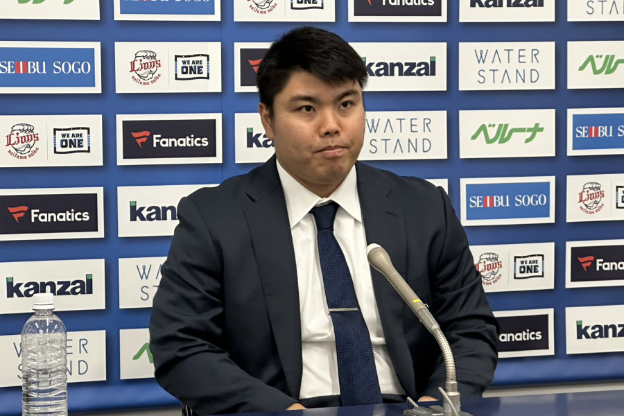 契約更改後の会見に応じた西武・平良海馬【写真:宮脇広久】