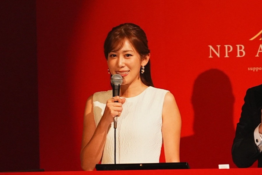 司会を務める中川安奈さん【写真:小林靖】