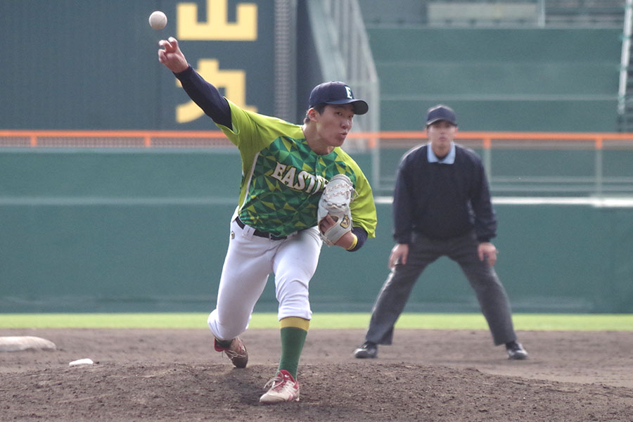 東西対抗日本一決定戦甲子園大会で登板した日大・竹川葉流【写真：喜岡桜】